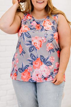 Immagine di PLUS SIZE FLORAL RACEBACK TANK TOP